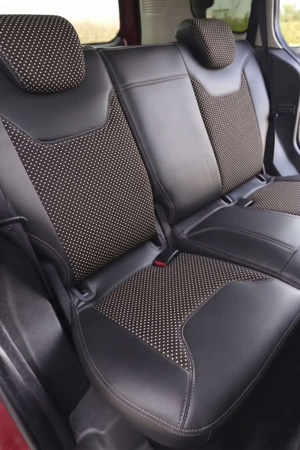 Araca Özel Koltuk Kılıfı - Ford Tourneo Courier - 2014 Sonrası - Paris Design - Siyah Krem Noktalı Siyah Gri