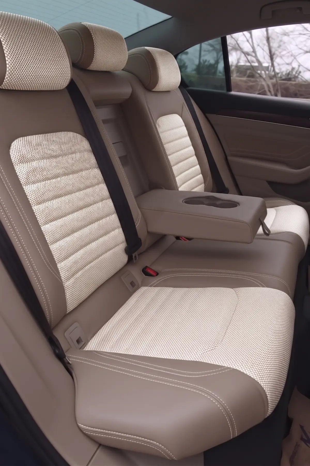 Araca Özel Koltuk Kılıfı - Volkswagen Passat - 2015-2022 - Paris Design - Krem Beyaz Noktalı Bej Krem