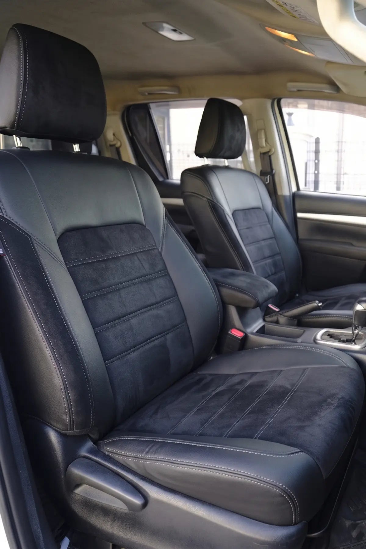 Toyota Hilux 2015 Sonrası Araca Özel Koltuk Kılıfı London Design Siyah Siyah Füme