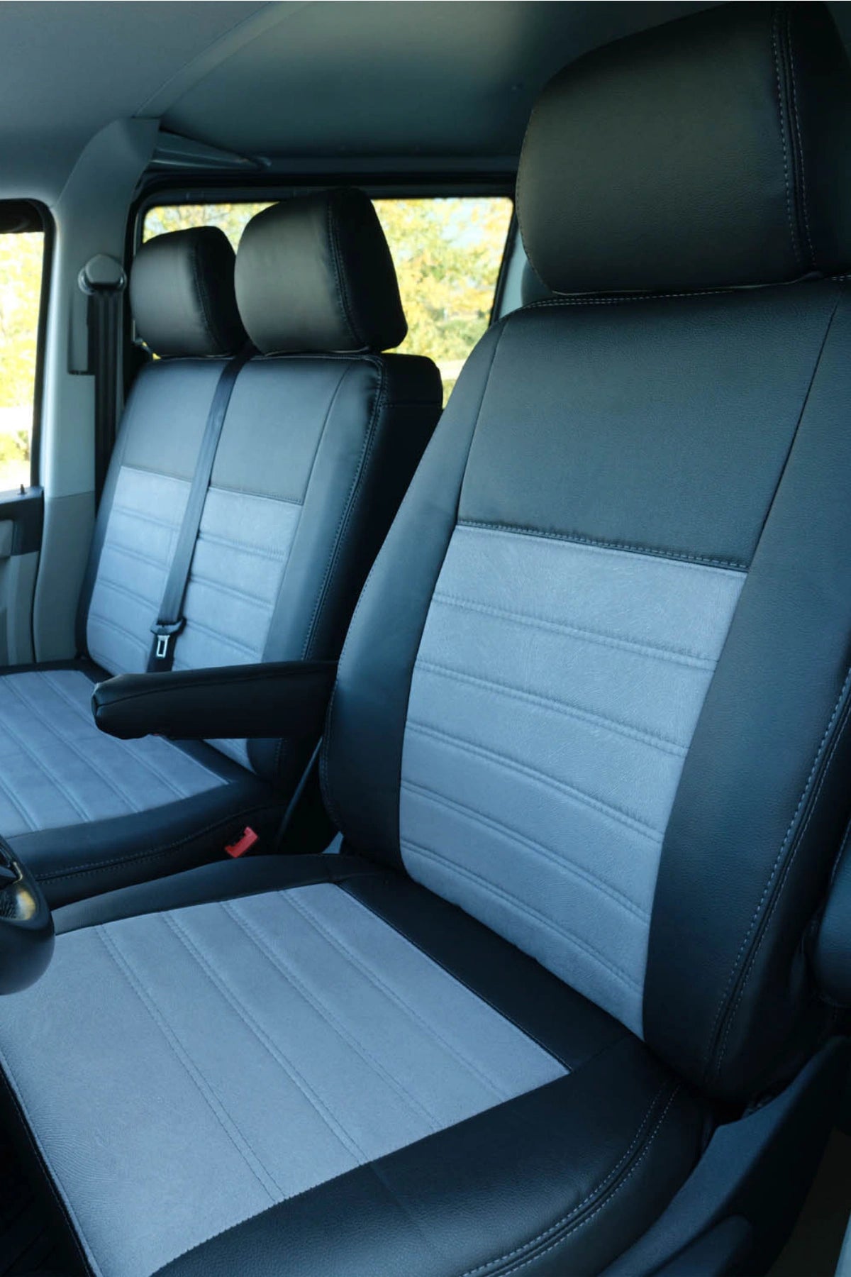 Araca Özel Koltuk Kılıfı - Volkswagen Transporter T5 - 2004-2015 London Design - Füme Siyah Füme