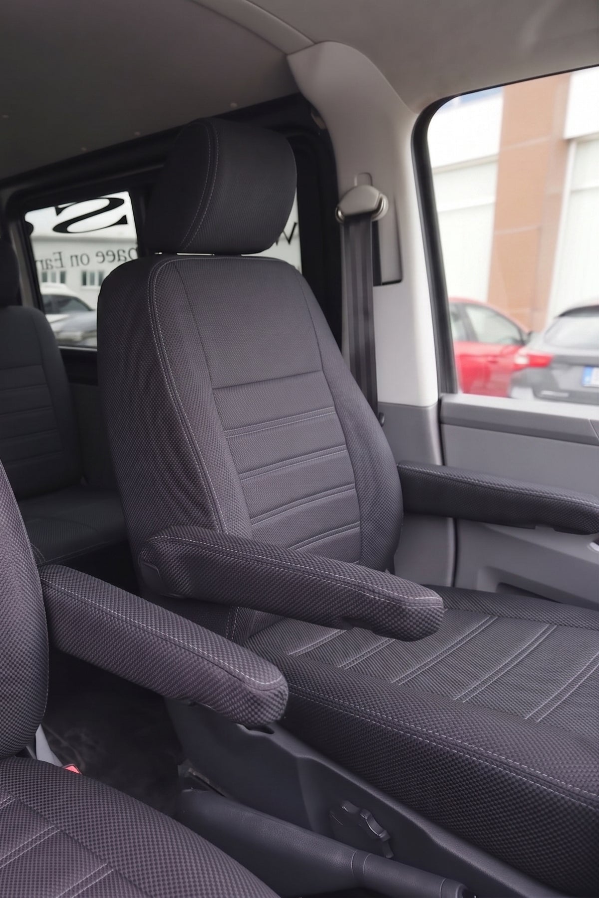 Araca Özel Koltuk Kılıfı - Volkswagen Transporter T6 - 2016 Sonrası - Original Design - Siyah Siyah Füme