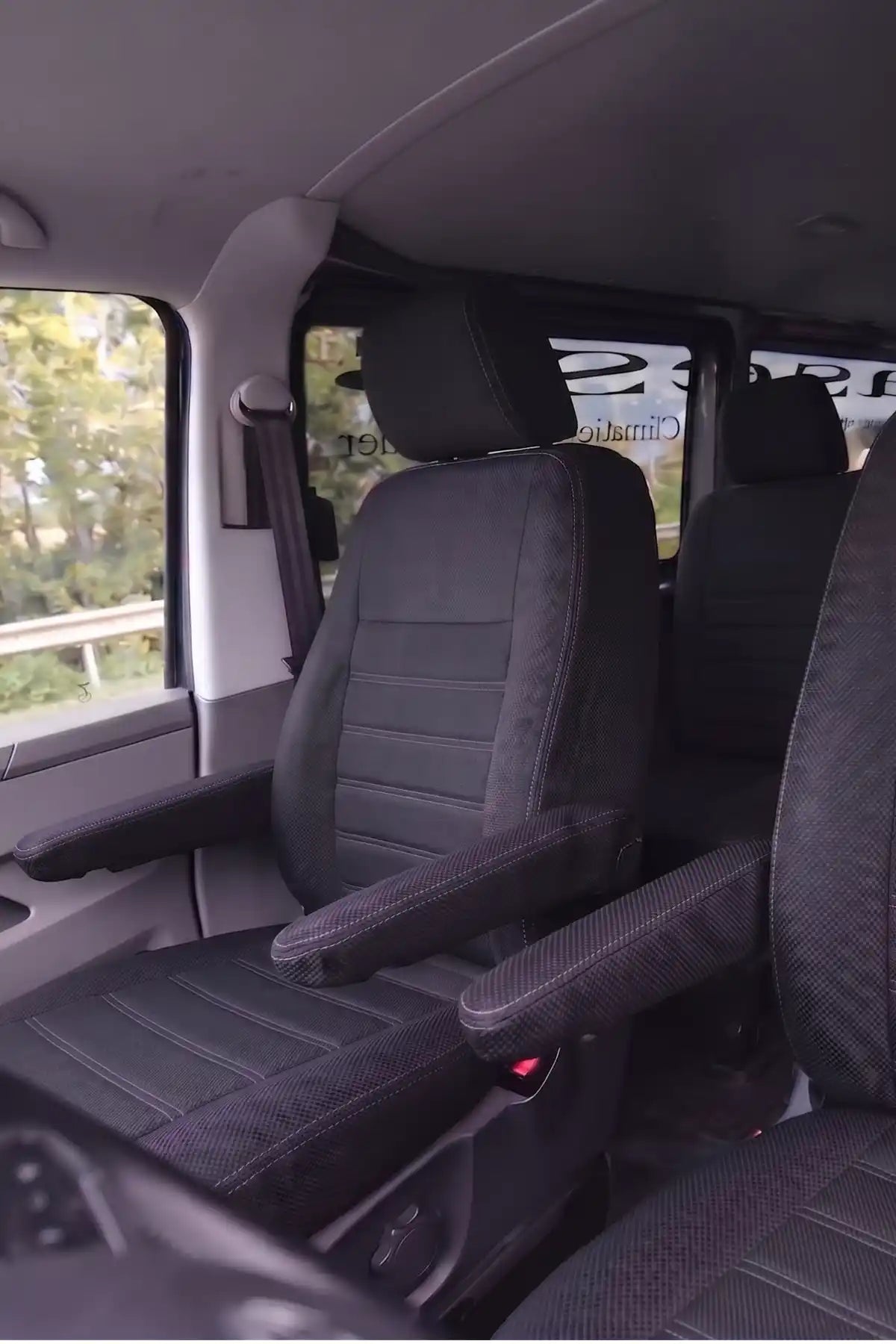 Araca Özel Koltuk Kılıfı - Volkswagen Transporter T6 - 2016 Sonrası - Original Design - Siyah Siyah Füme