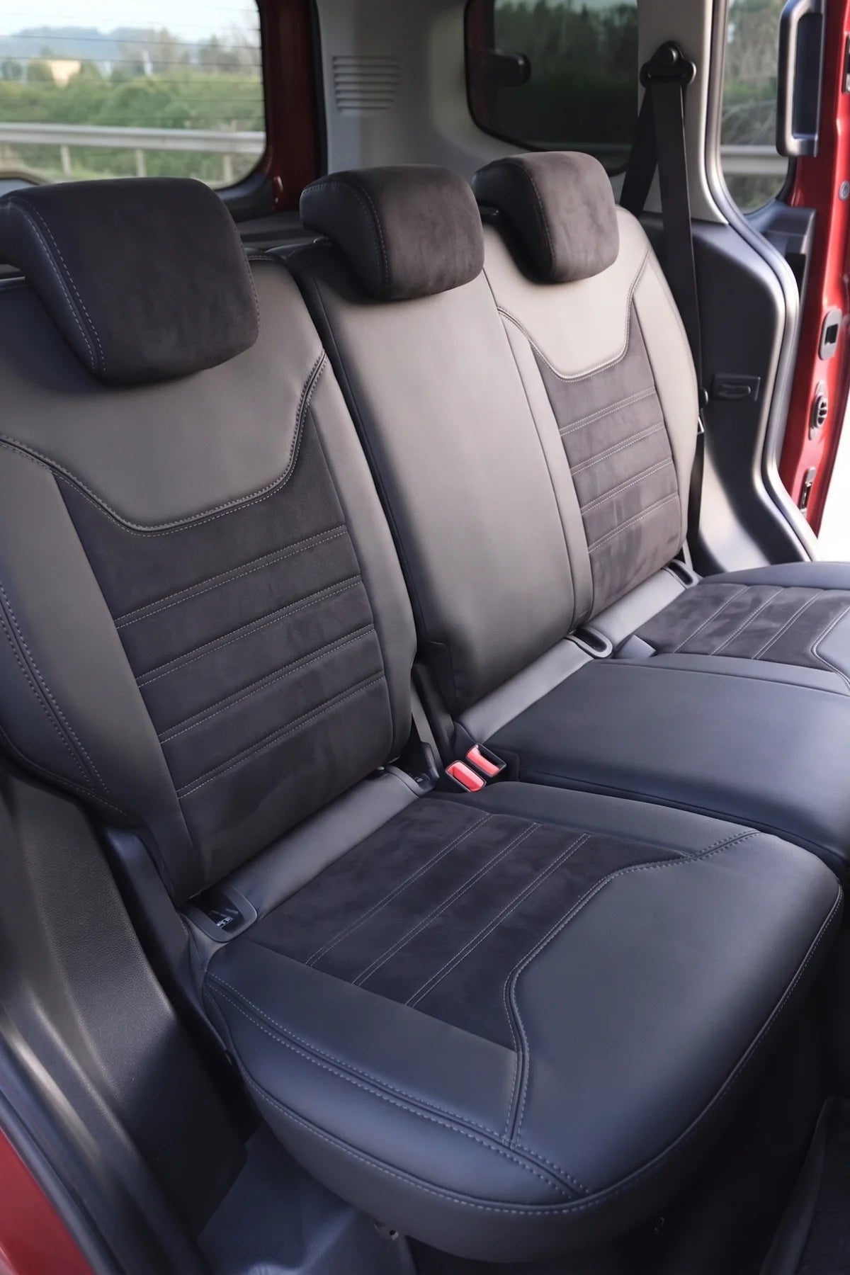 Ford Tourneo Courier 2014 Sonrası (Servis Kapaklı) Araca Özel Oto Koltuk Kılıfı London Design  Siyah Siyah Füme 2