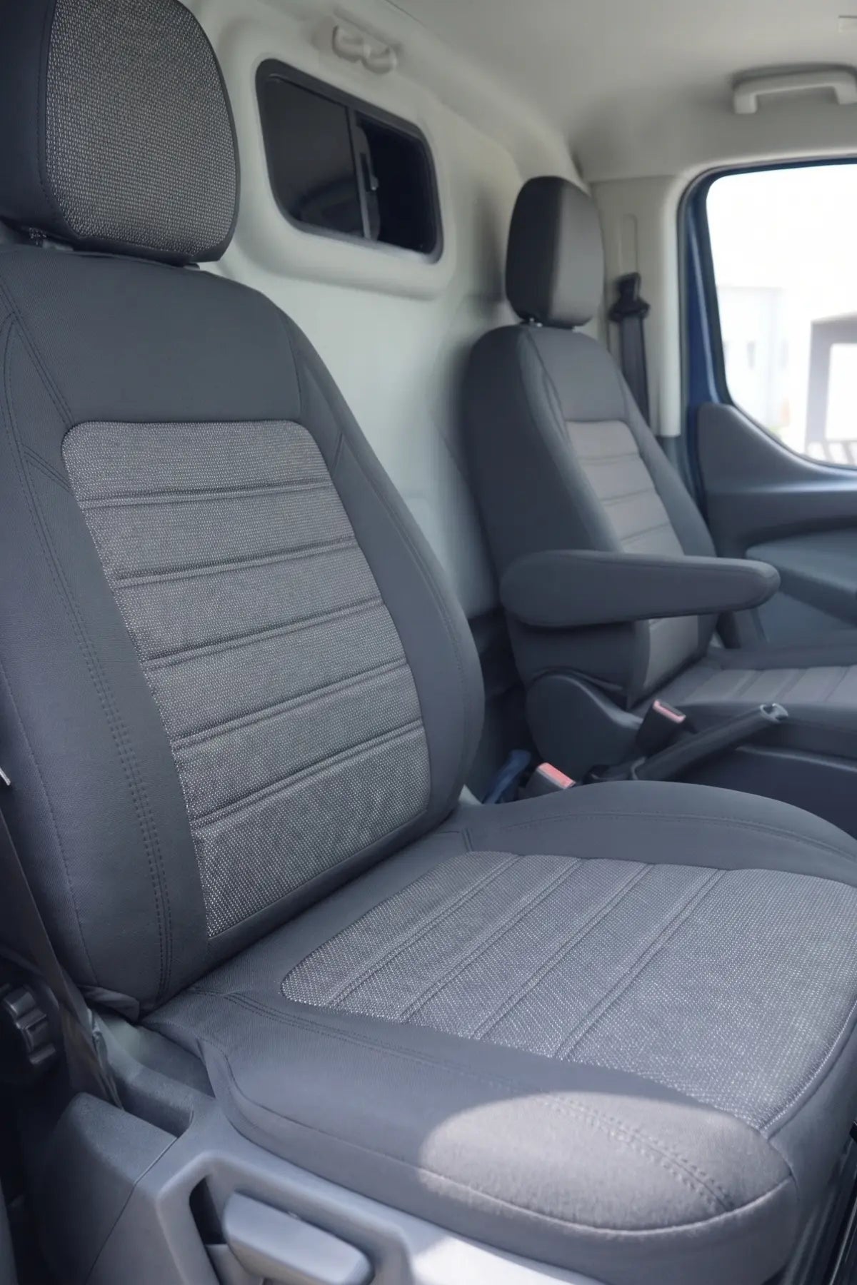 Araca Özel Koltuk Kılıfı - Ford Transit Custom - 2023 Sonrası - Original Design - Siyah Siyah Siyah