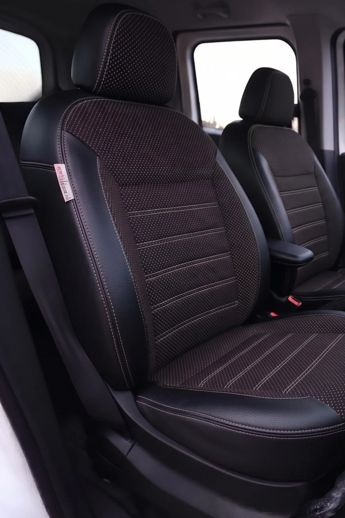 Fiat Doblo 2010 Sonrası Araca Özel Oto Koltuk Kılıfı Paris Design Siyah Füme Noktalı Siyah Füme
