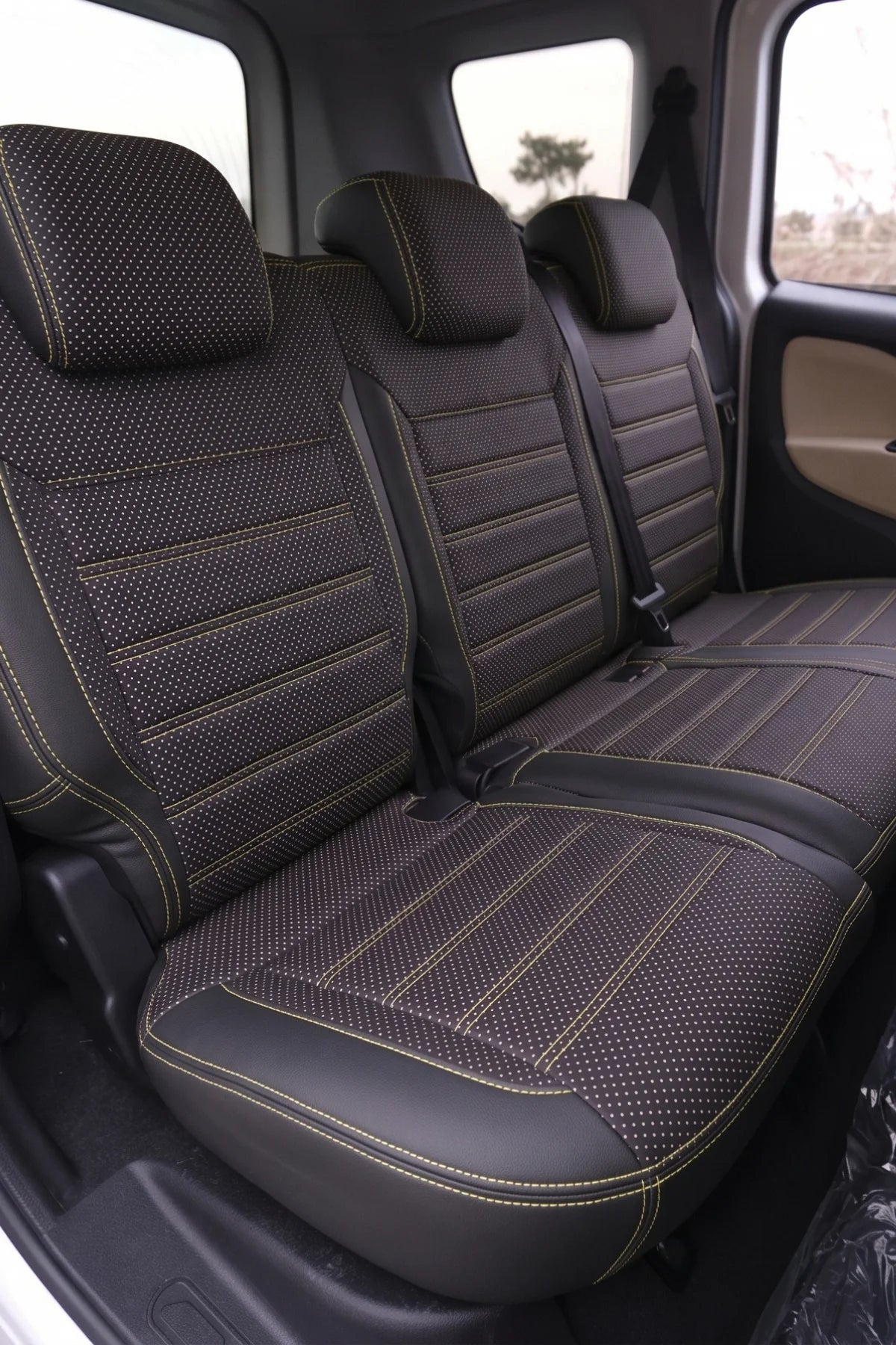Fiat Doblo 2010 - 2022 Araca Özel Koltuk Kılıfı Paris Design Siyah-Krem Noktalı Siyah Krem