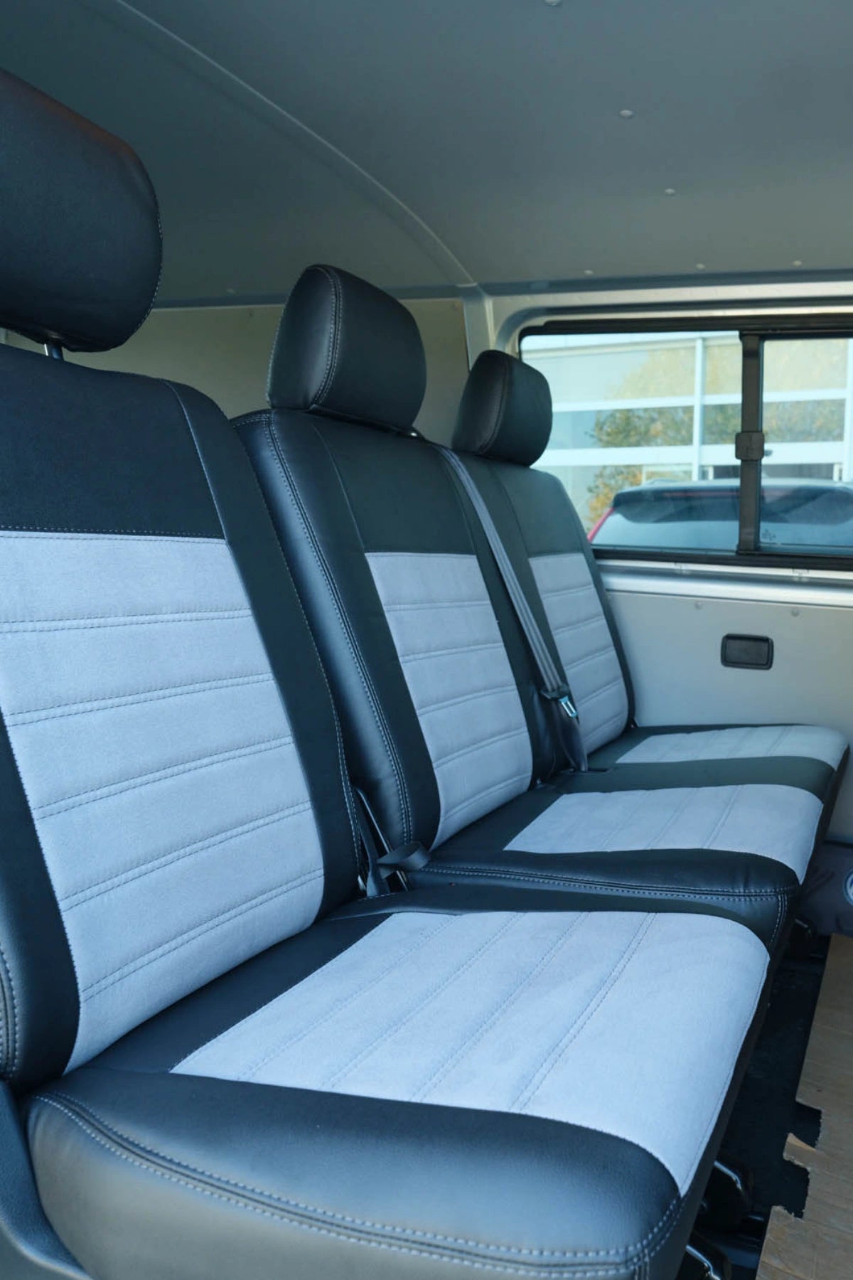 Araca Özel Koltuk Kılıfı - Volkswagen Transporter T5 - 2004-2015 London Design - Füme Siyah Füme