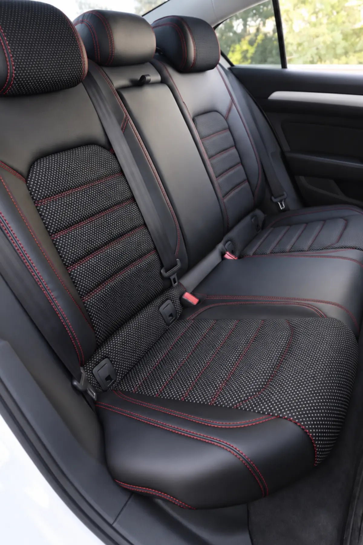 Araca Özel Koltuk Kılıfı - Volkswagen Passat - 2015-2022 - Paris Design - Siyah Füme Noktalı Siyah Bordo