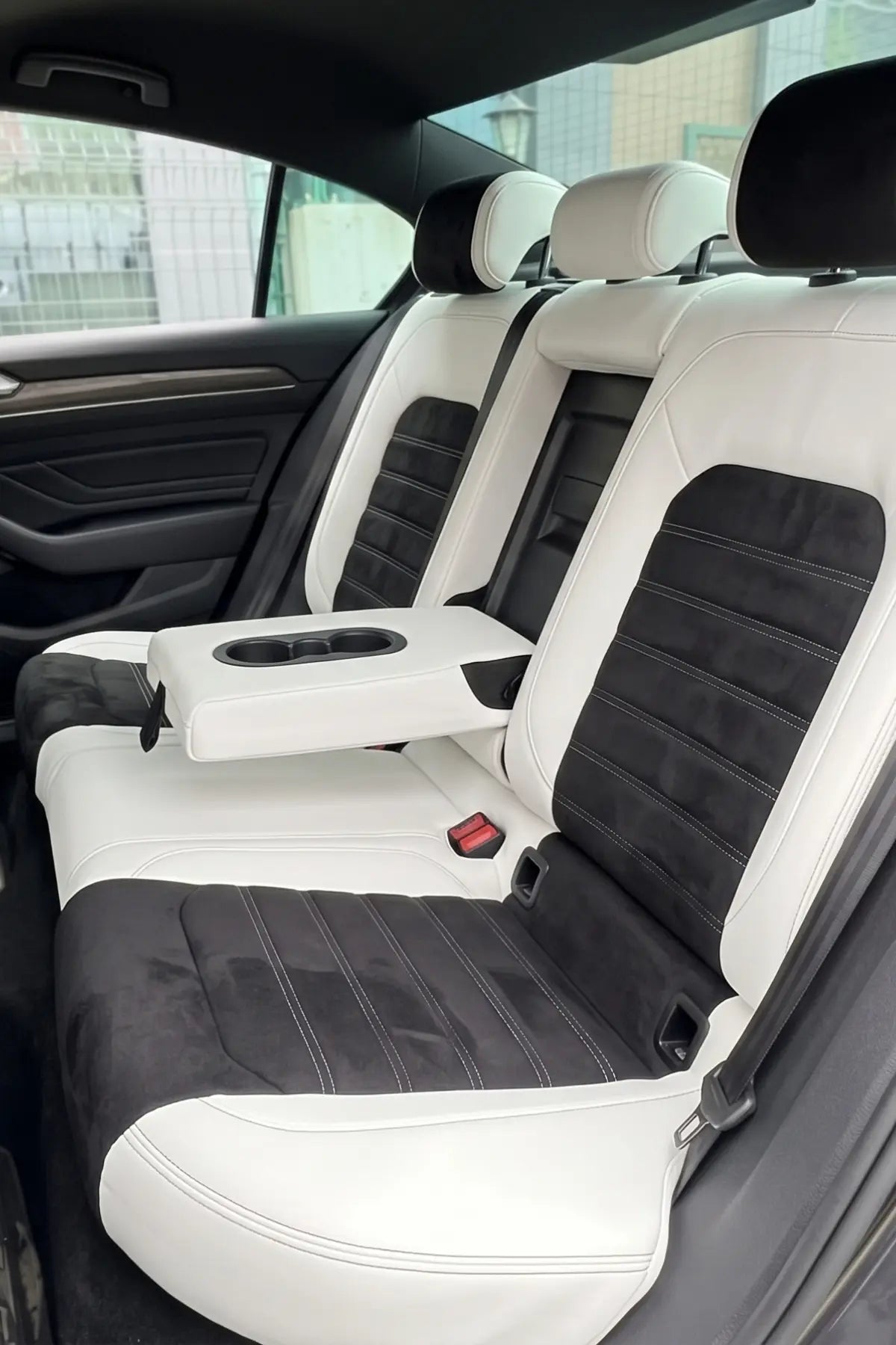 Volkswagen Passat 2015-2022 Araca Özel Koltuk Kılıfı London Design Siyah Kırık Beyaz Kırık Beyaz
