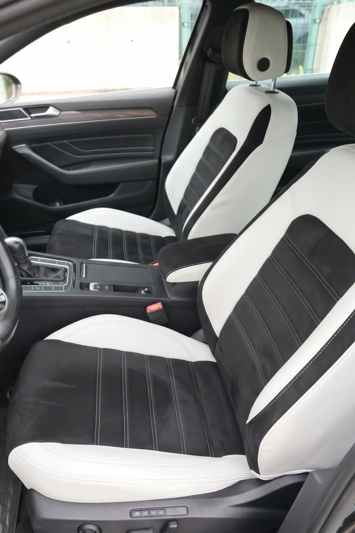 Volkswagen Passat 2015-2022 Araca Özel Koltuk Kılıfı London Design Siyah Kırık Beyaz Kırık Beyaz
